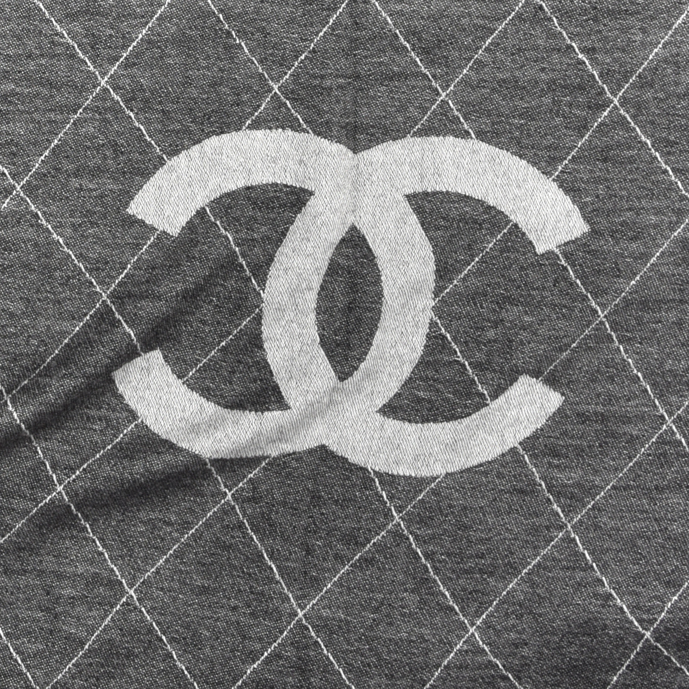 Cashmere Silk Quilted CC Logo Stole Black