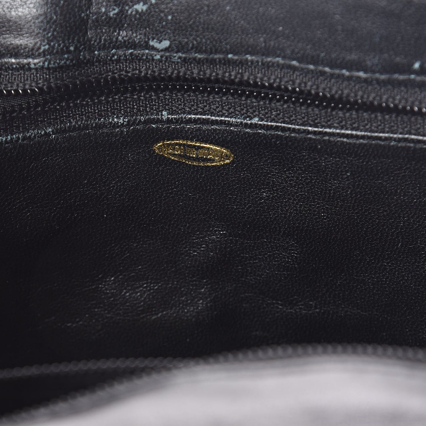 Alligator Medium Flap Black