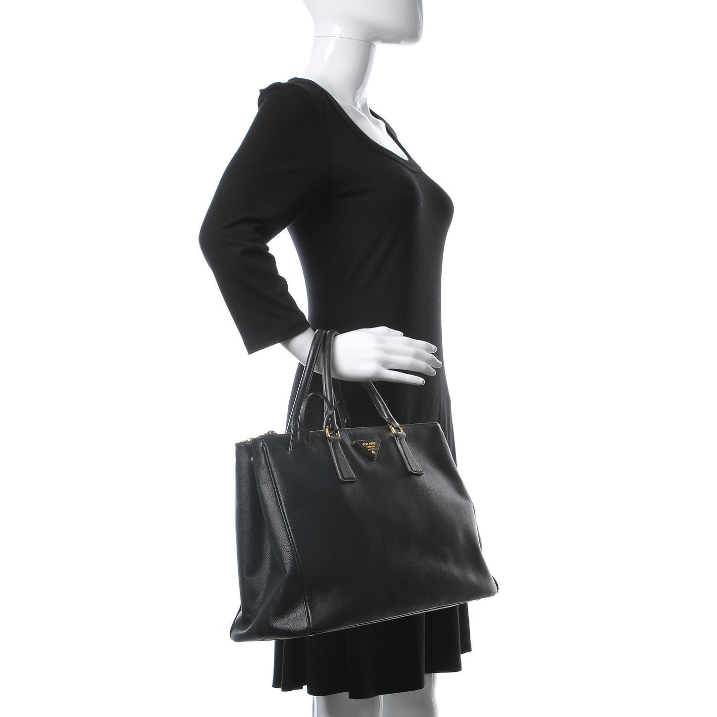 Saffiano Medium Galleria Double Zip Tote Black