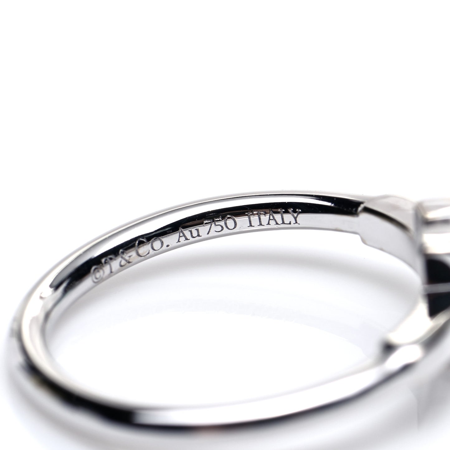18K White Gold T Wire Ring 49 5