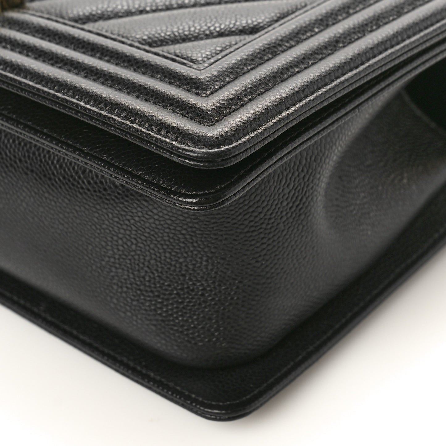 Caviar Chevron Quilted Medium Boy Flap Black