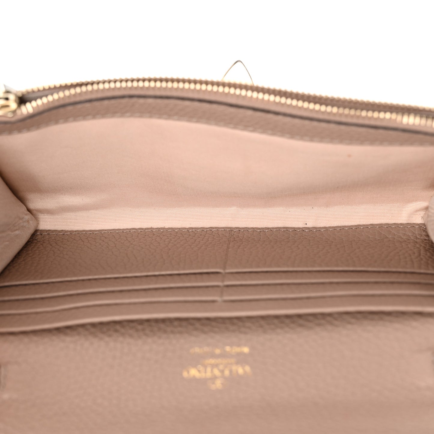 Pebbled Calfskin Rockstud Flip Lock Wallet On Chain Poudre