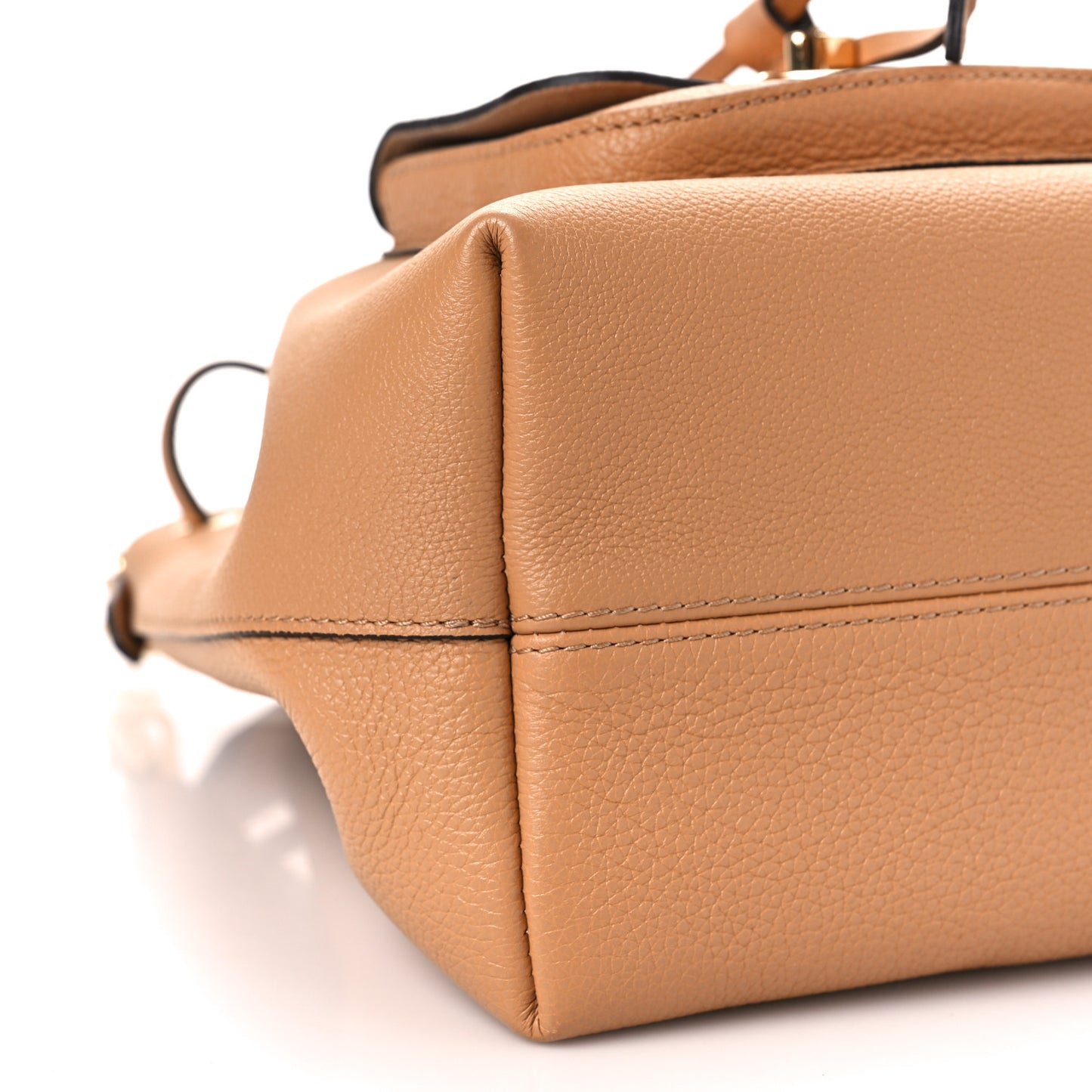 Calfskin Lockme Bucket MM Arizona Beige