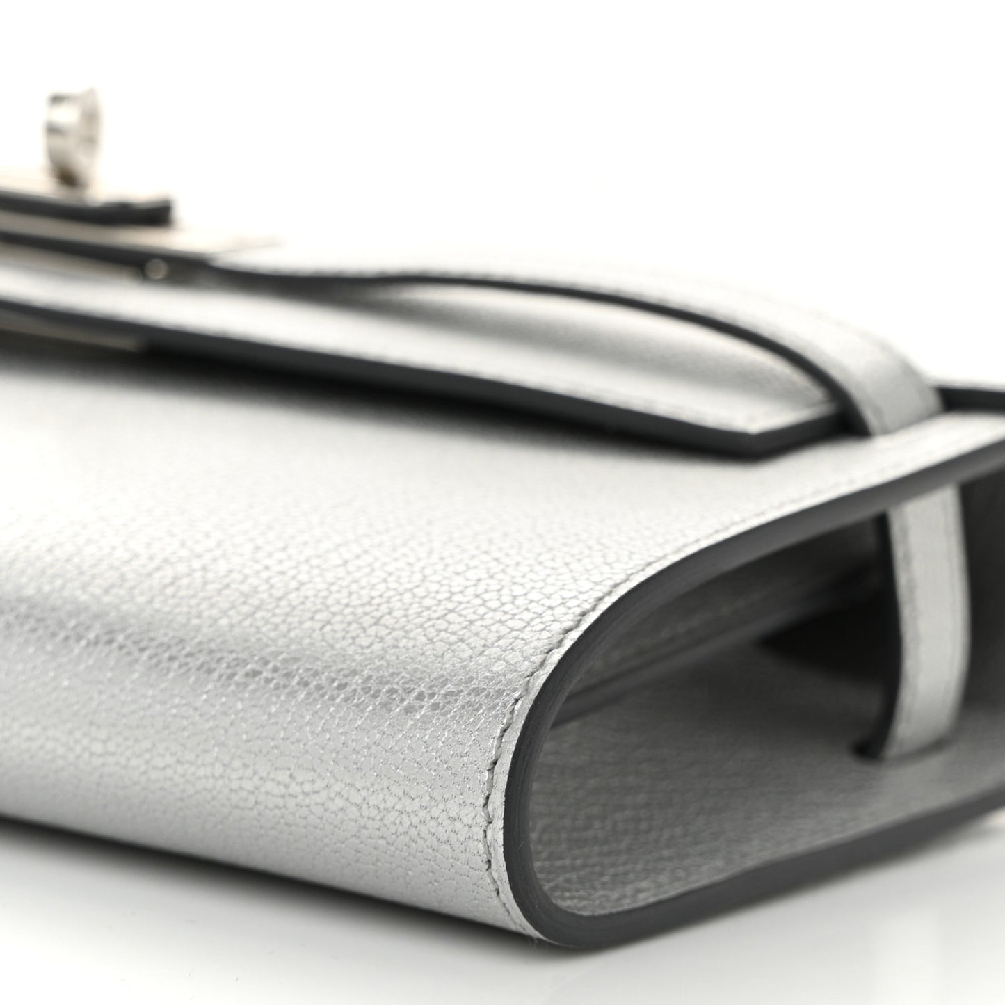 Metallic Chevre Chamkilight Kelly Wallet To Go Argent
