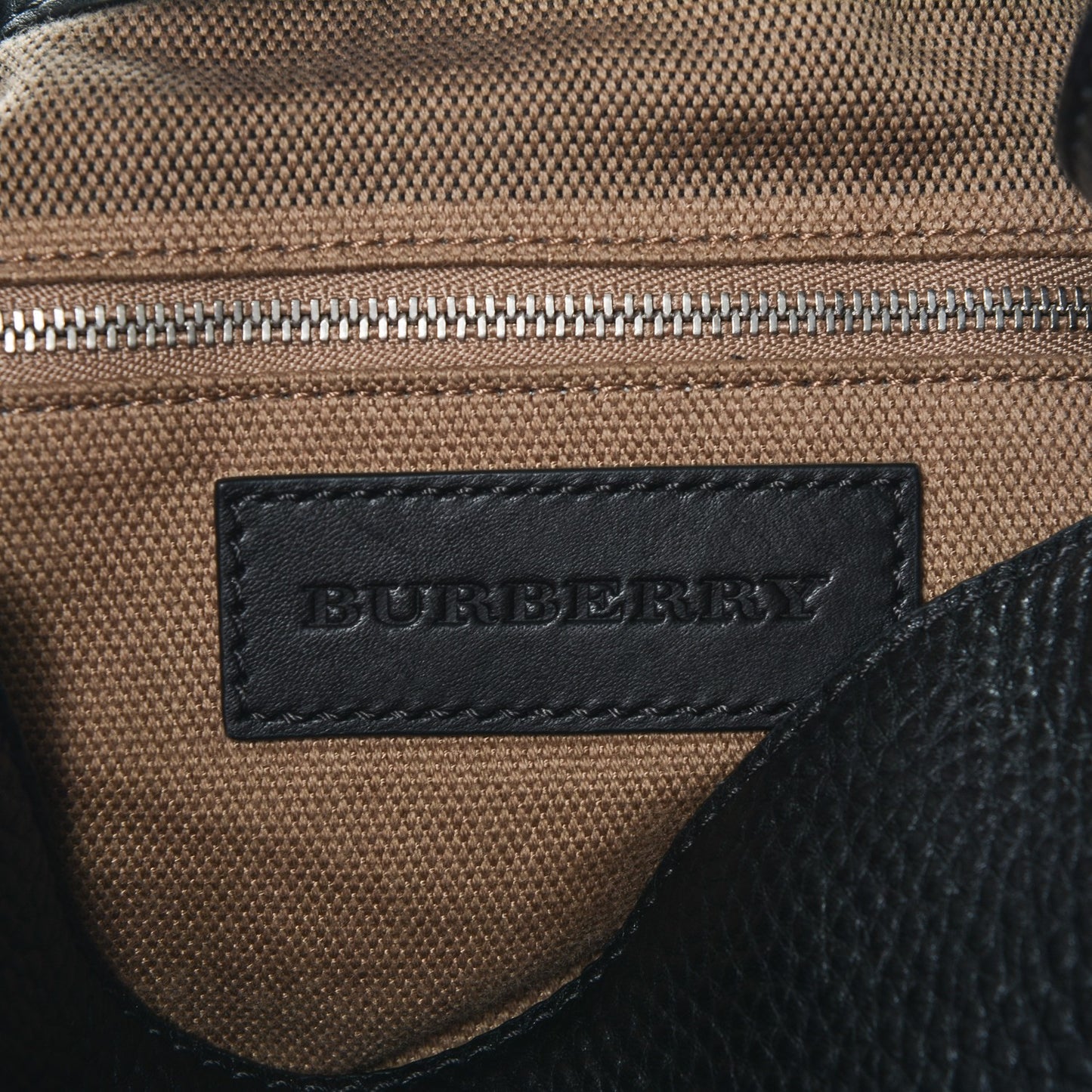 Grainy Calfskin House Check Medium Maidstone Black