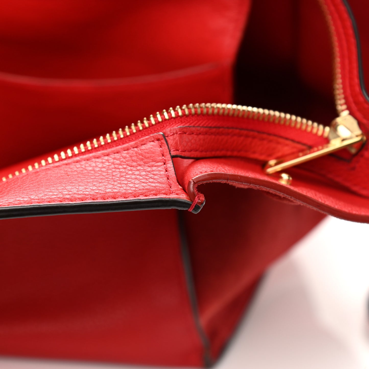 Drummed Calfskin Suede Medium Trapeze Coquelicot