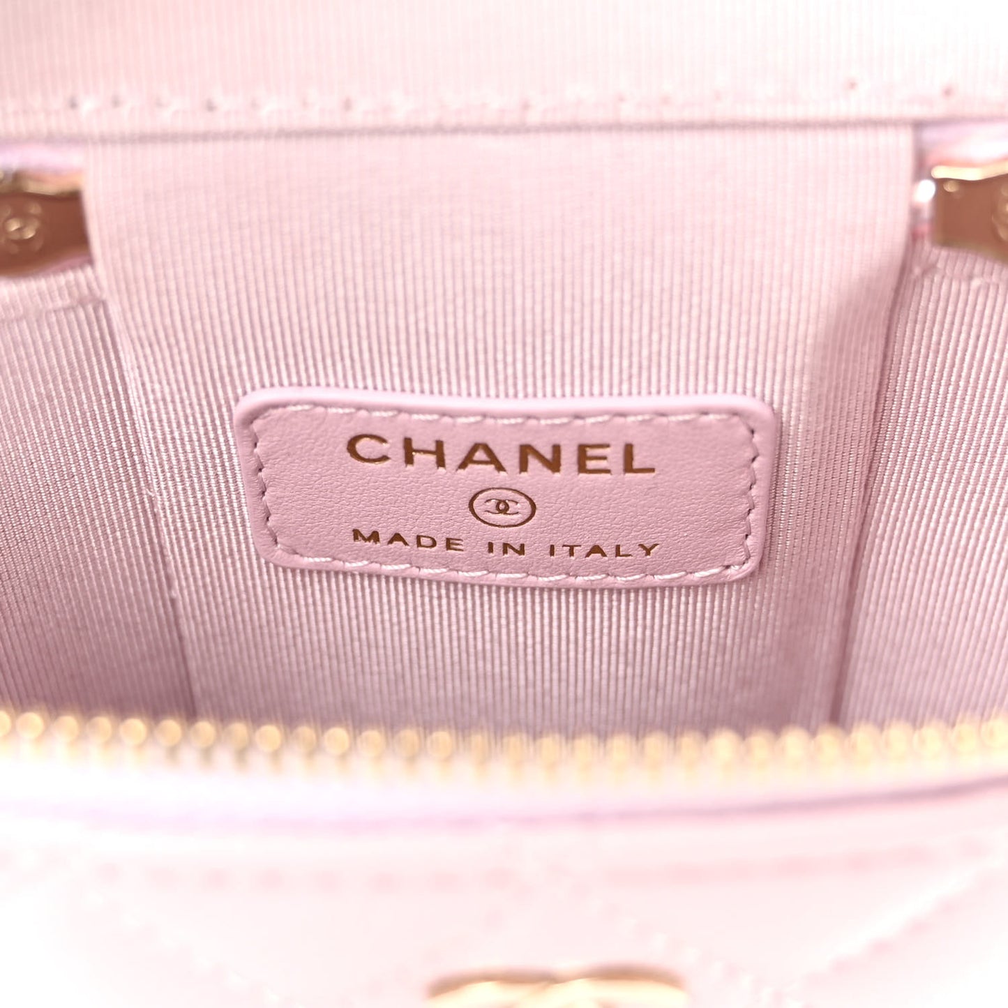 Caviar Quilted Vertical Coco Beauty Vanity Case With Chain Pale Pink