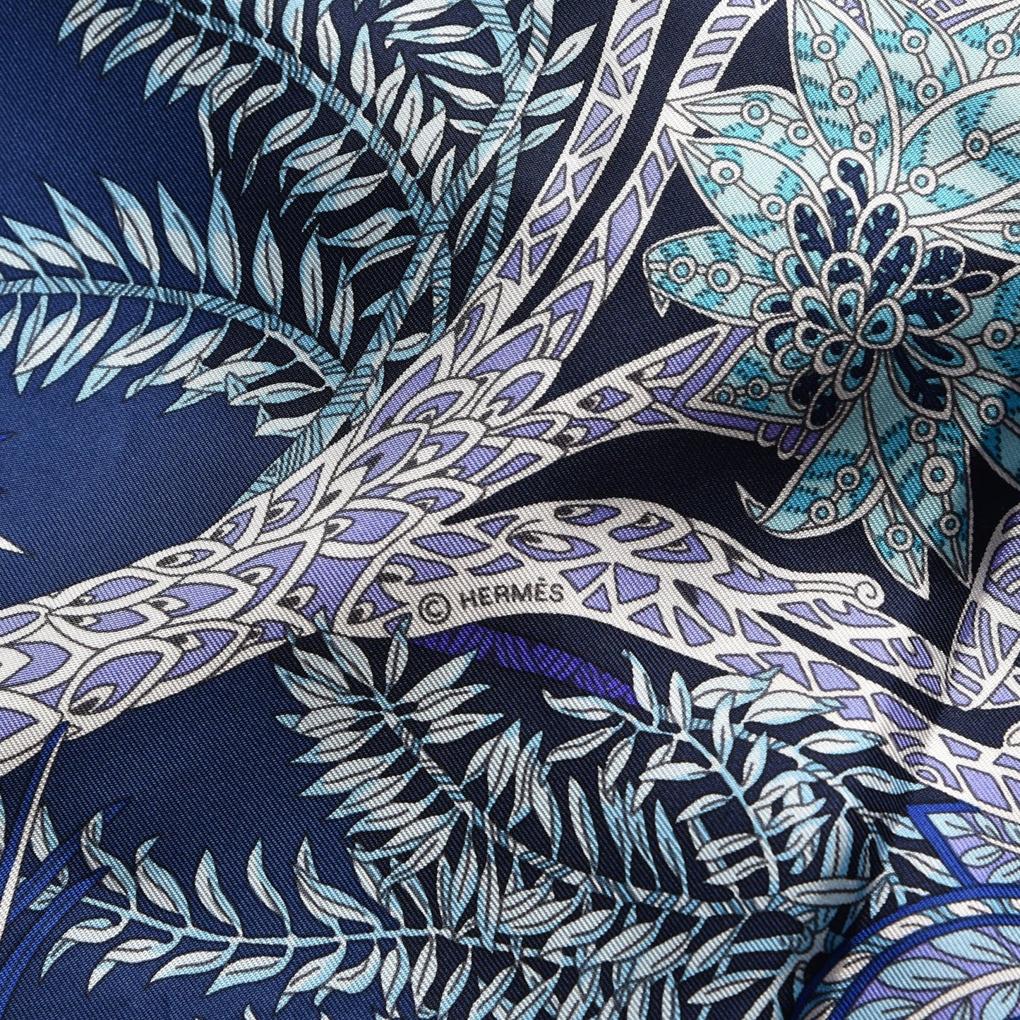 Silk Maitres de la Foret Scarf 90 Marine Lavande Turquoise