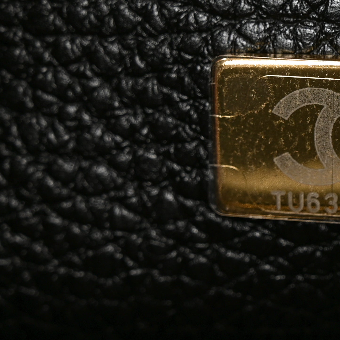 Grained Calfskin Boucle Urban Essentials Small Shopping Bag Ecru Black