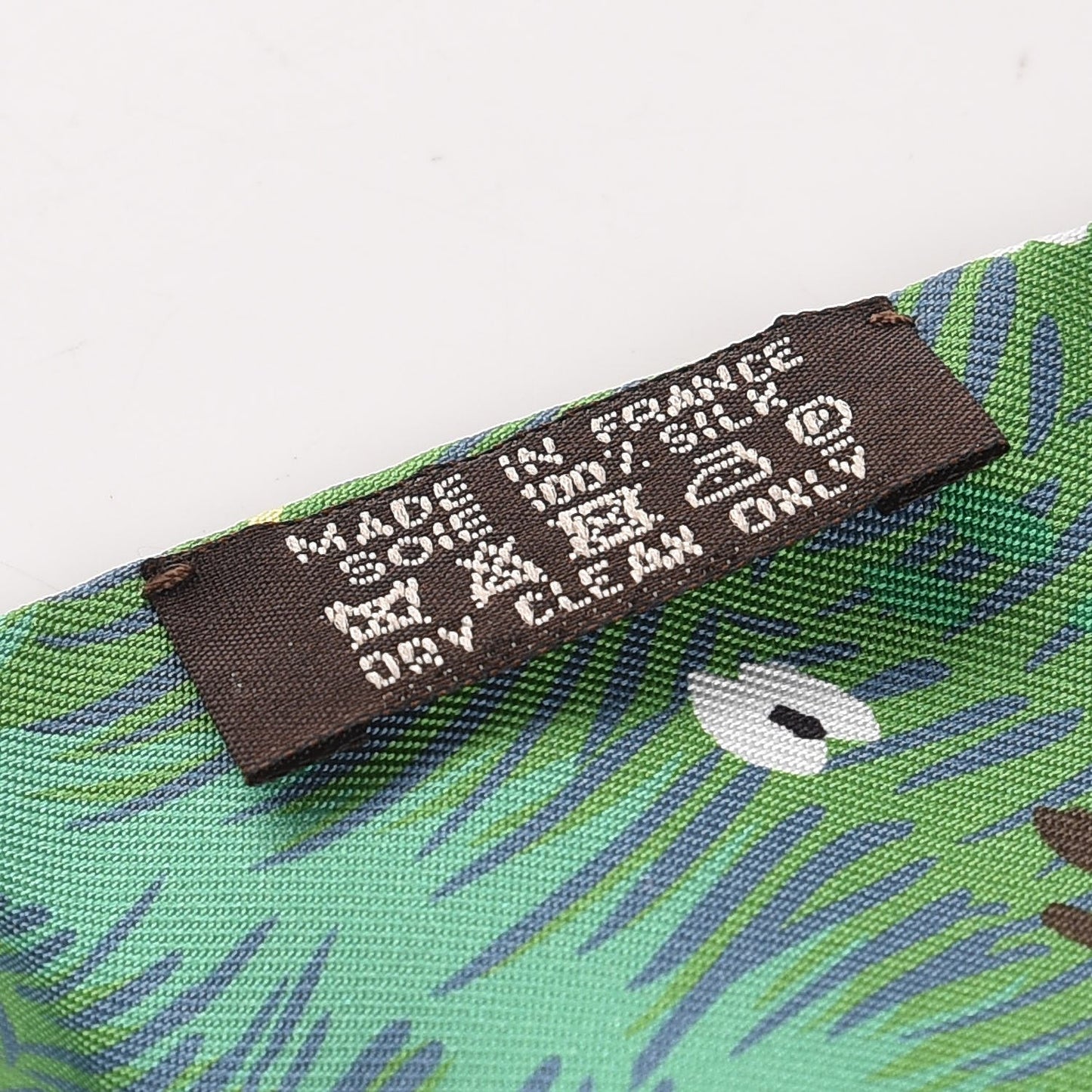 Silk Dans un Jardin Anglais Twilly Marine Vert Rouge
