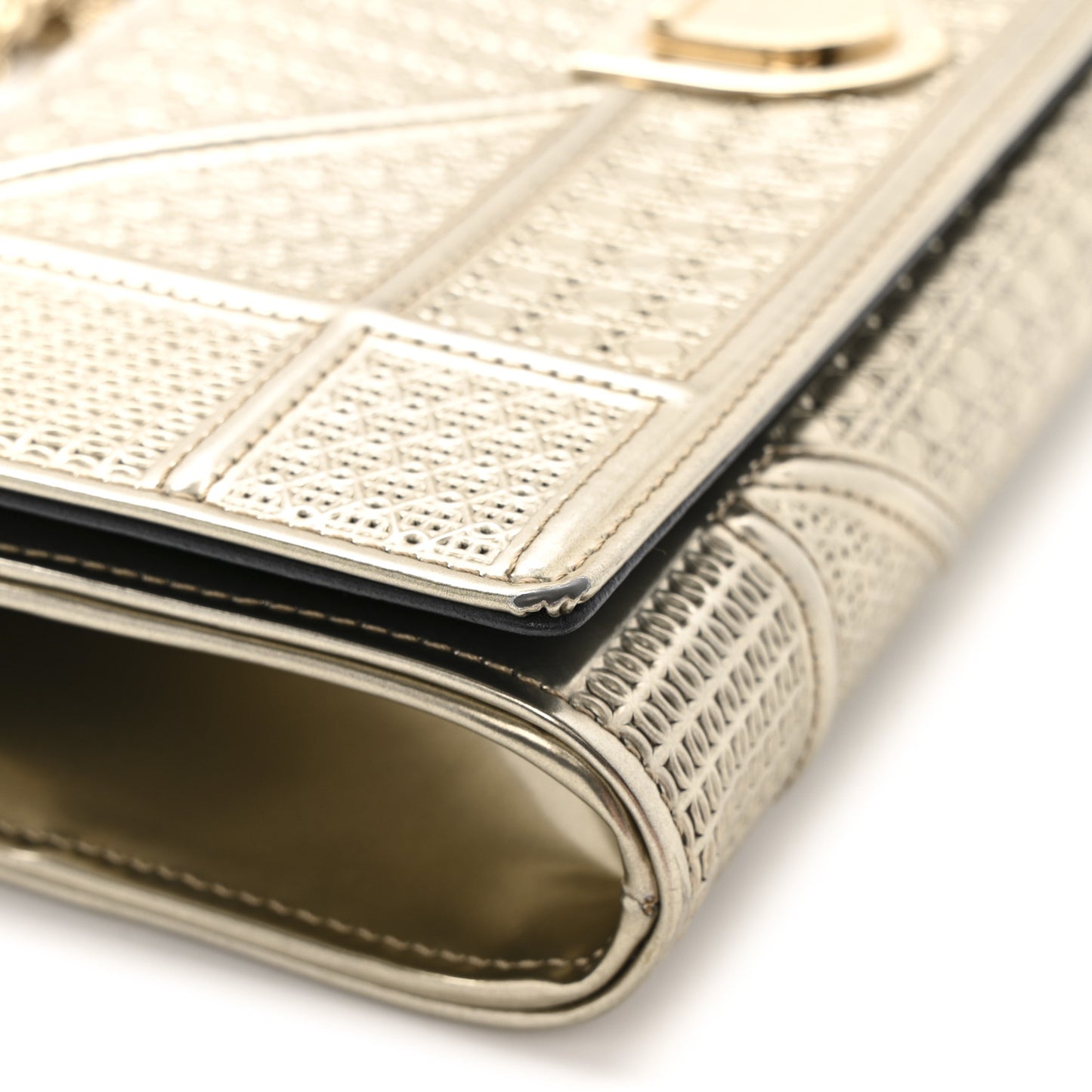 Metallic Patent Micro-Cannage Diorama Croisiere Chain Wallet Champagne