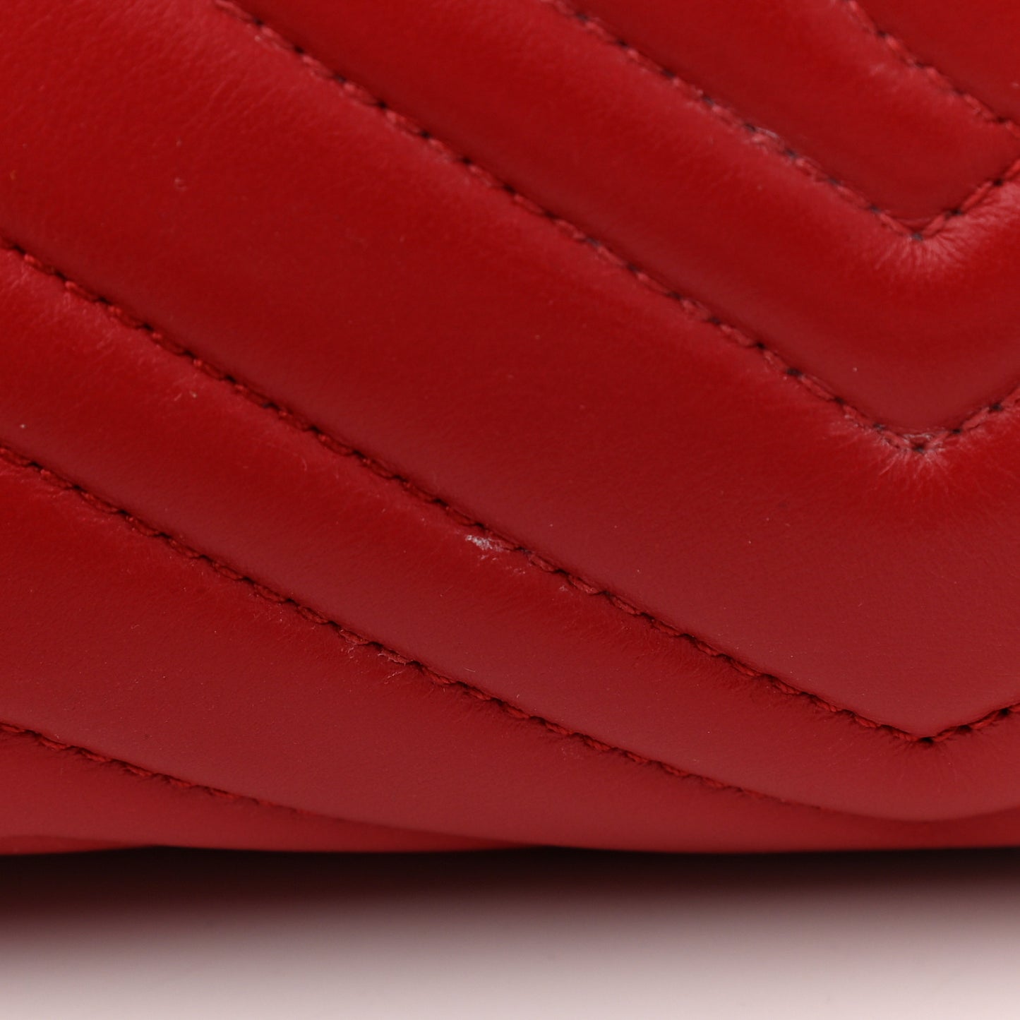 Calfskin Matelasse Medium GG Marmont Tote Hibiscus Red