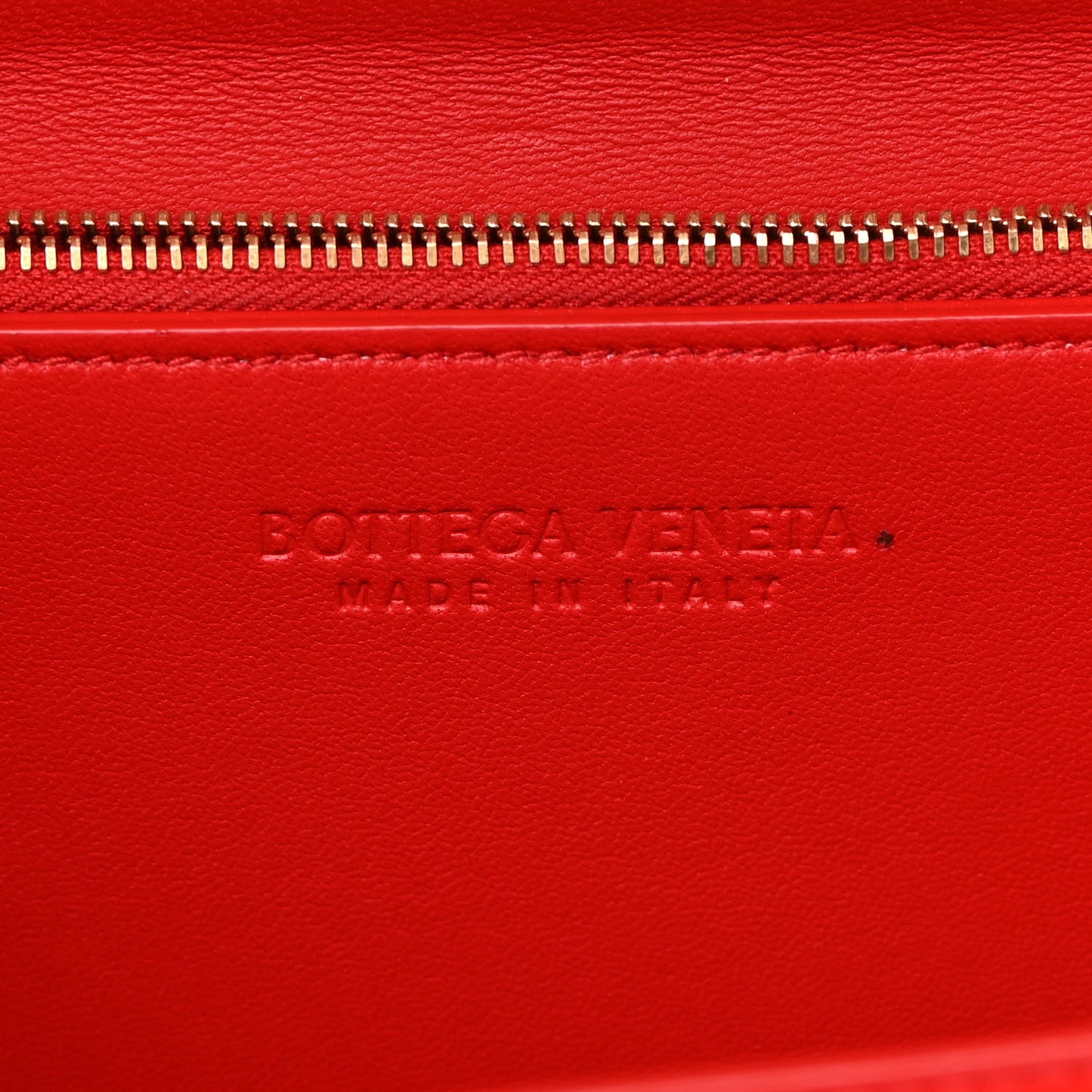Spazzolato Calfskin Classic BV Classic Bag Bright Red
