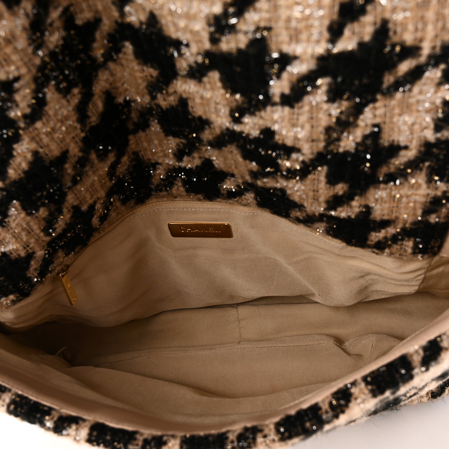Tweed Maxi Chanel 19 Flap Beige Black