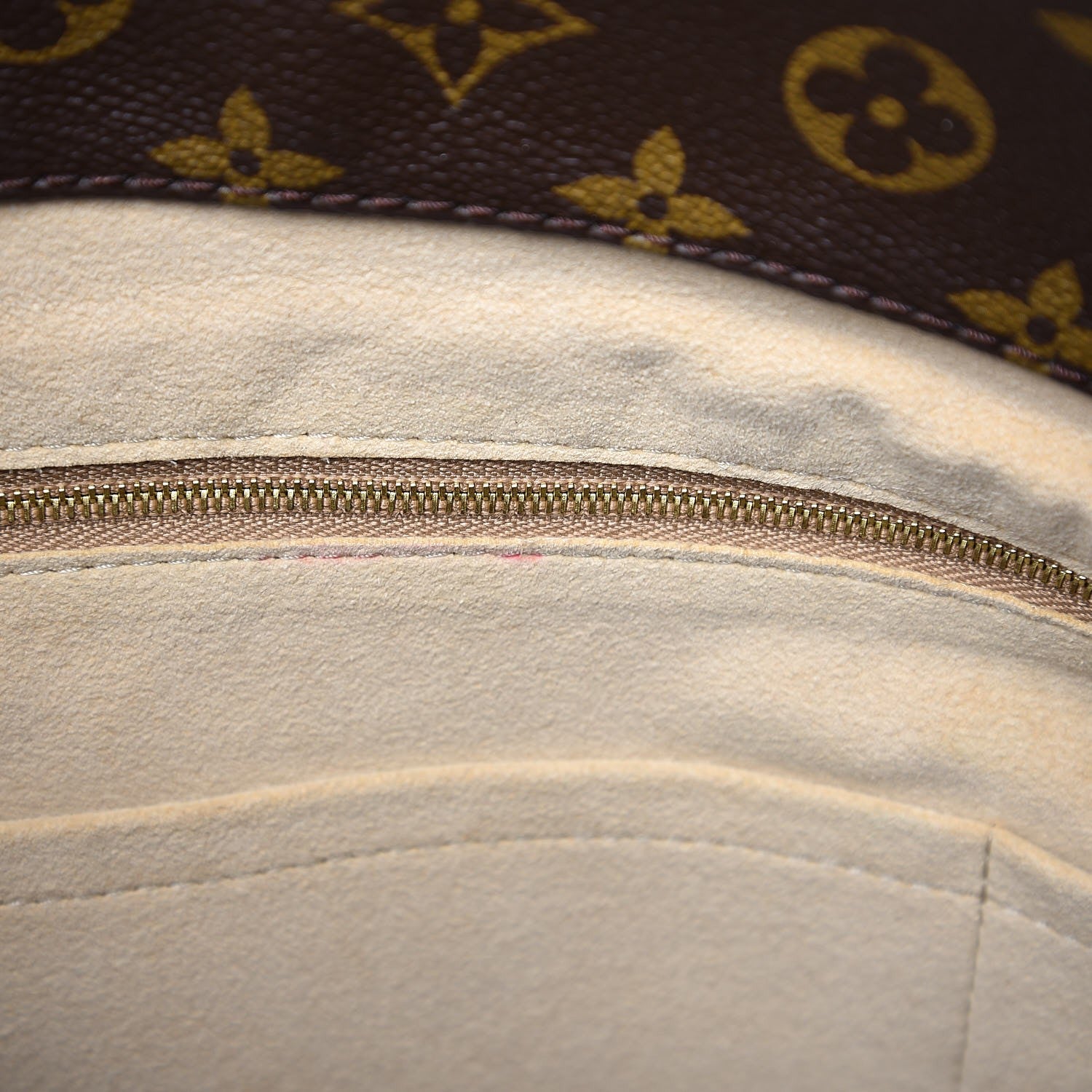 Louis Vuitton Monogram Artsy MM 8 of 8