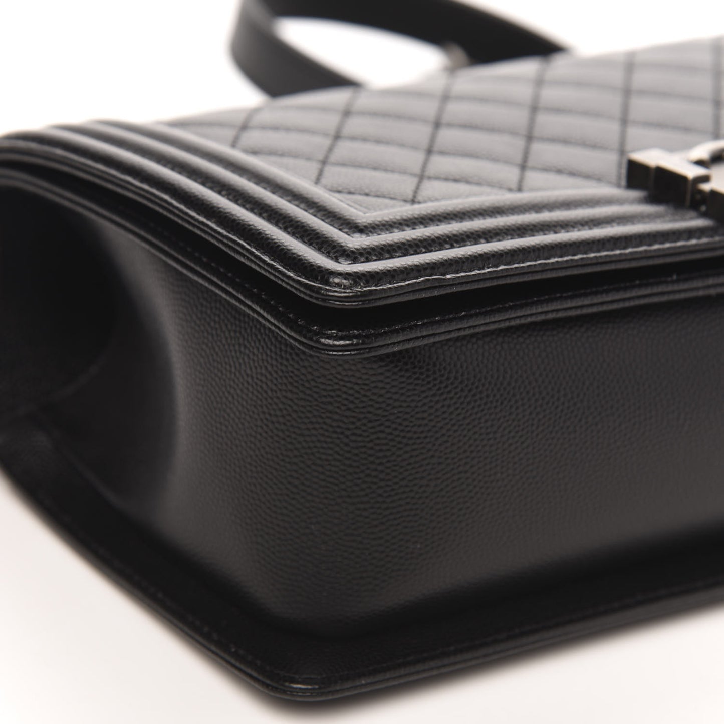 Caviar Quilted Medium Boy Flap Black