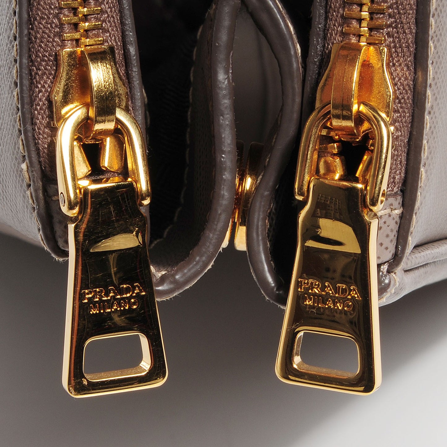 Saffiano Lux Extra Large Galleria Double Zip Tote Argilla