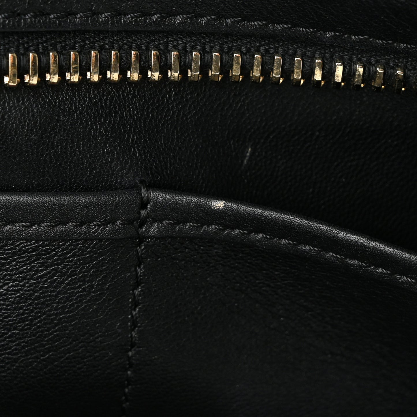 Vitello Macro Rockstud Runway Tote Black