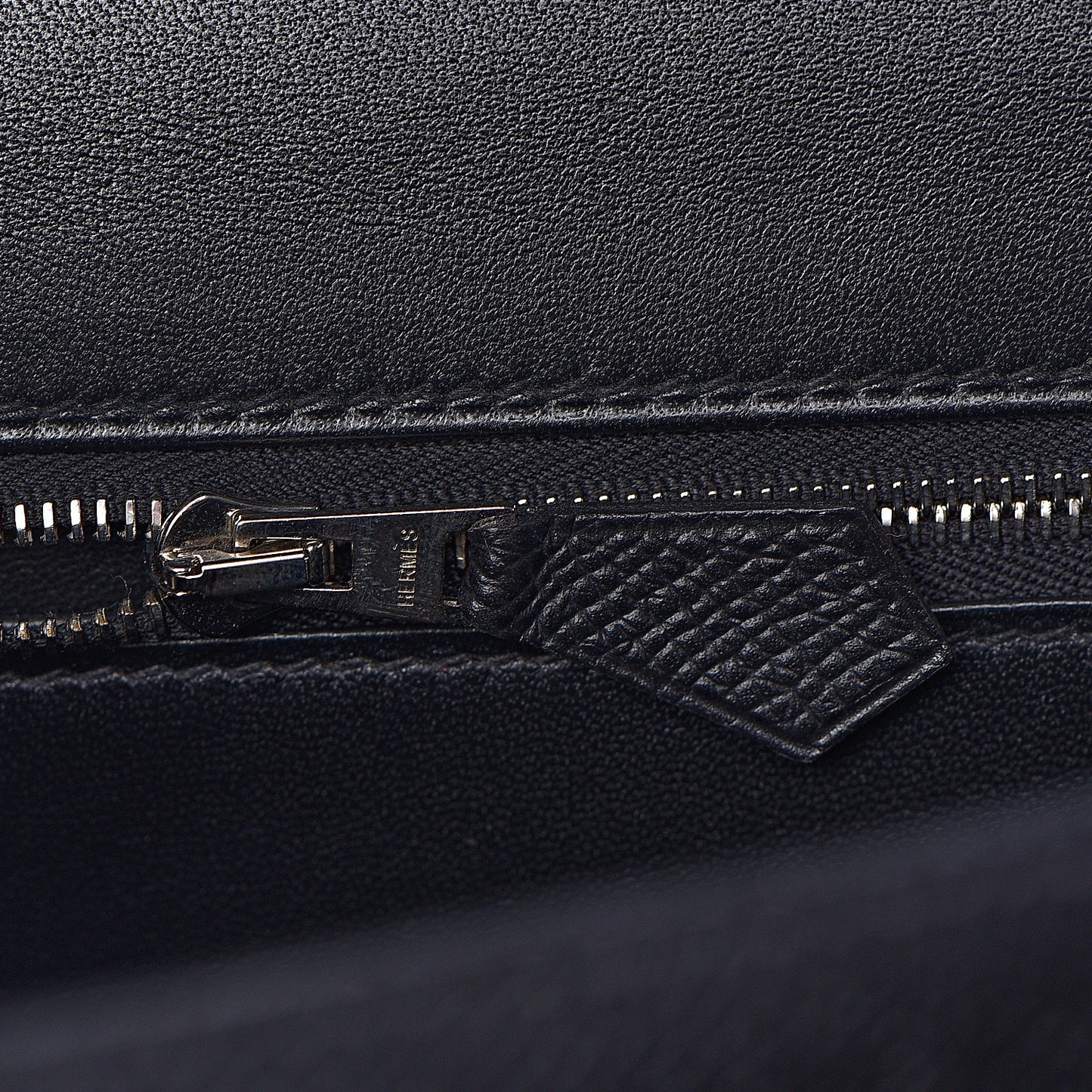 Epsom Enamel Constance 24 Black Bleu Saint Cyr