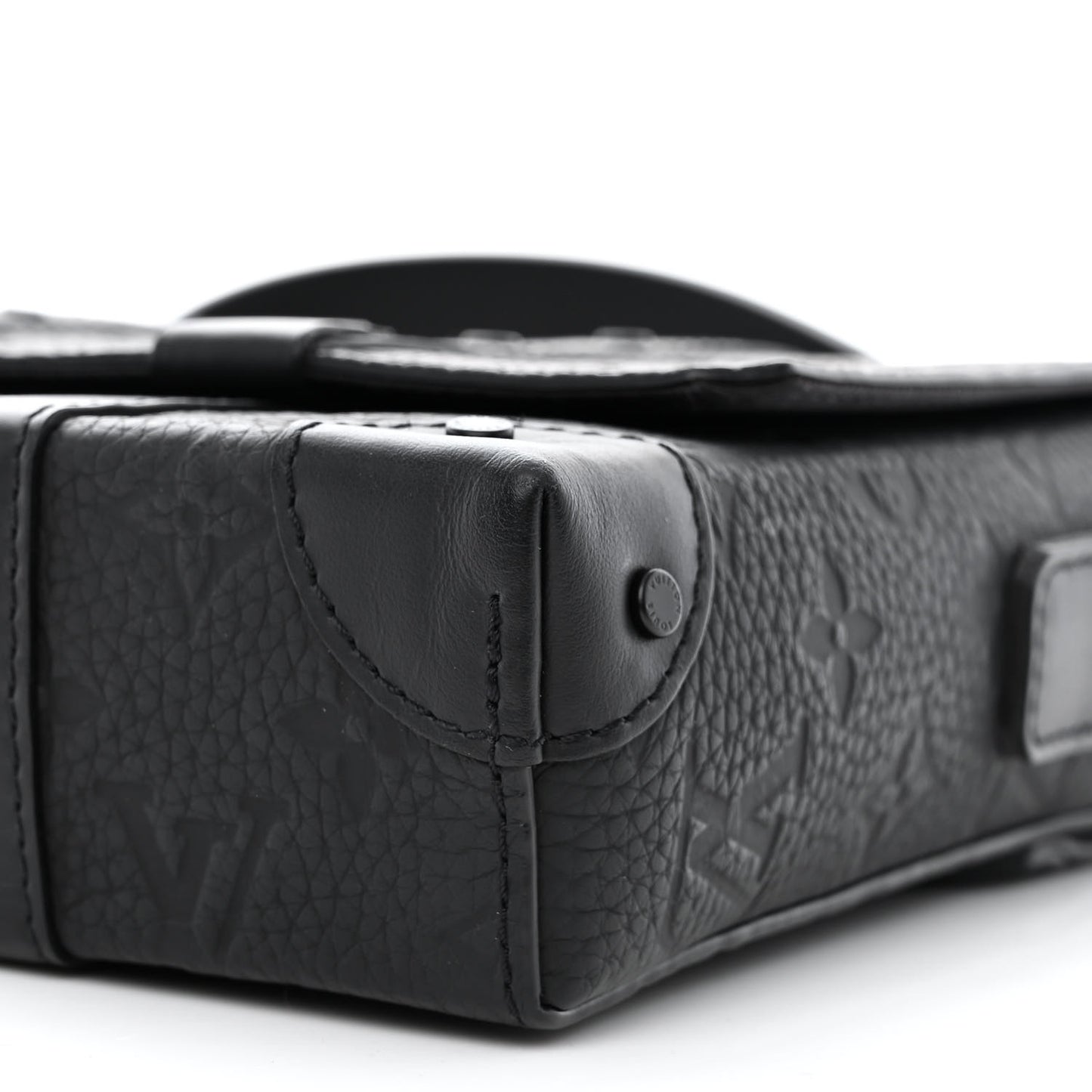 Taurillon Monogram Trunk Messenger Black