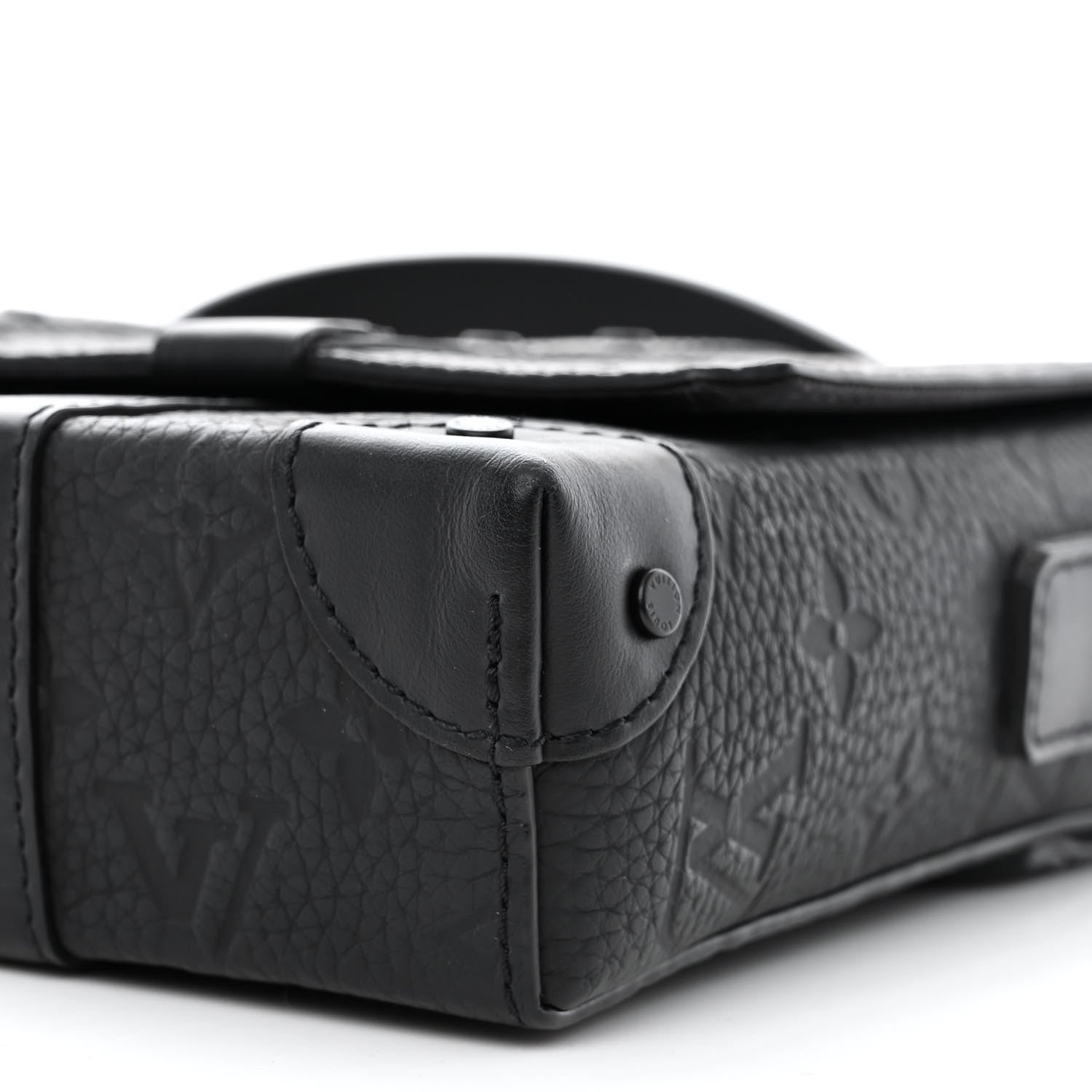 Louis Vuitton Taurillon Monogram Trunk Messenger Black 10 of 11