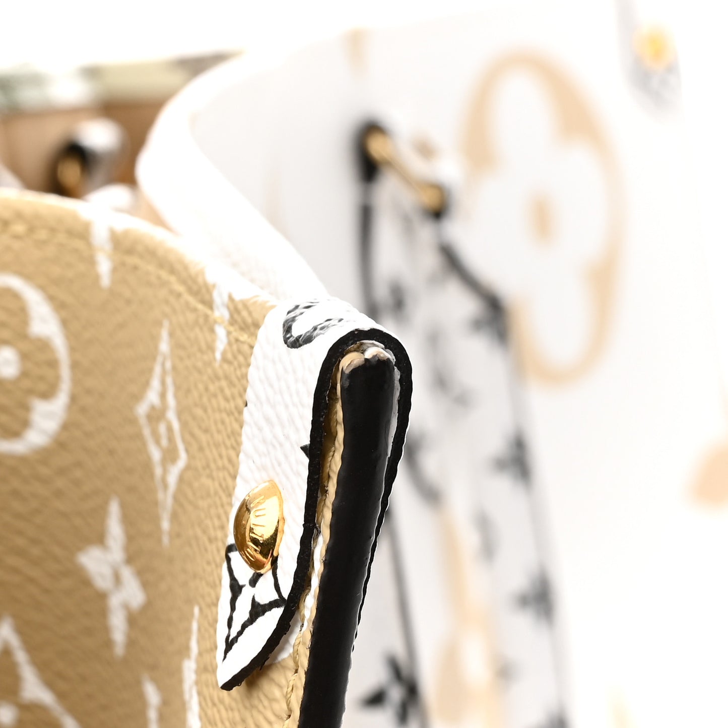 Monogram Giant Onthego GM Kaki Beige