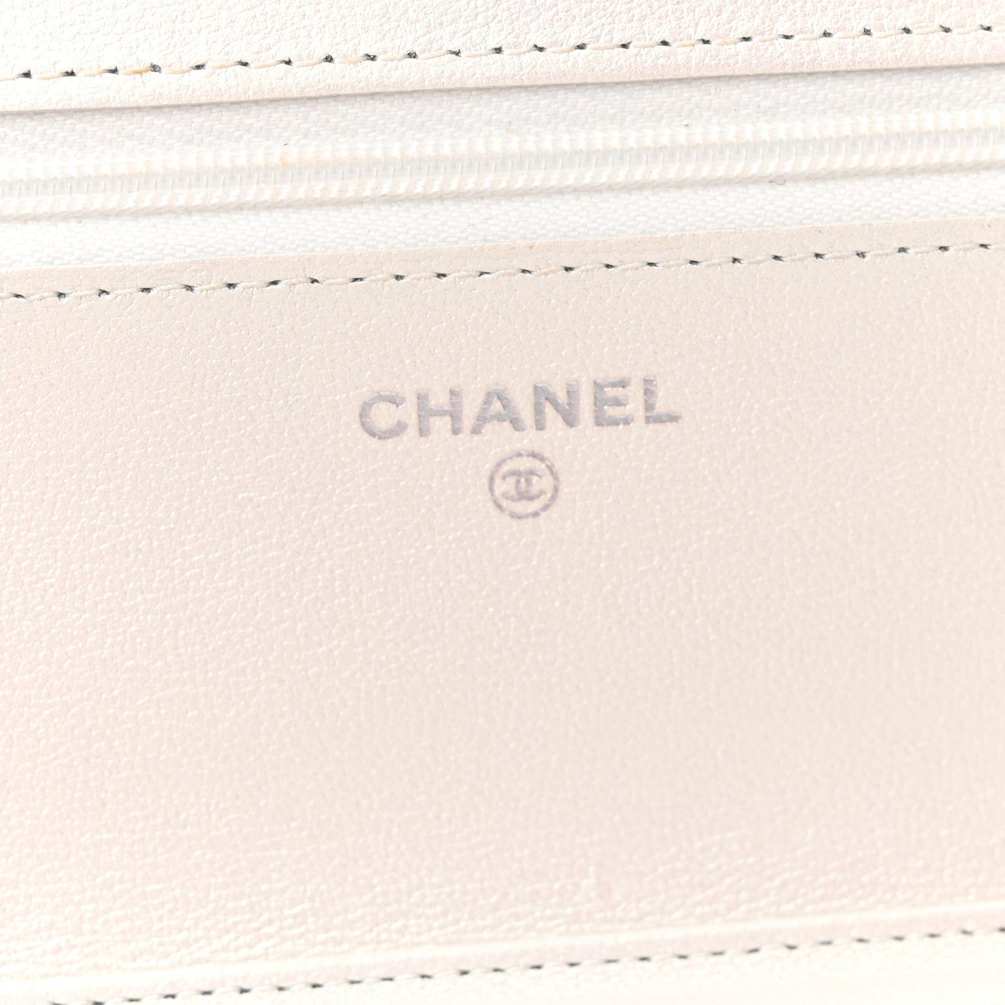 Lambskin Quilted Coco Bow Wallet On Chain WOC White