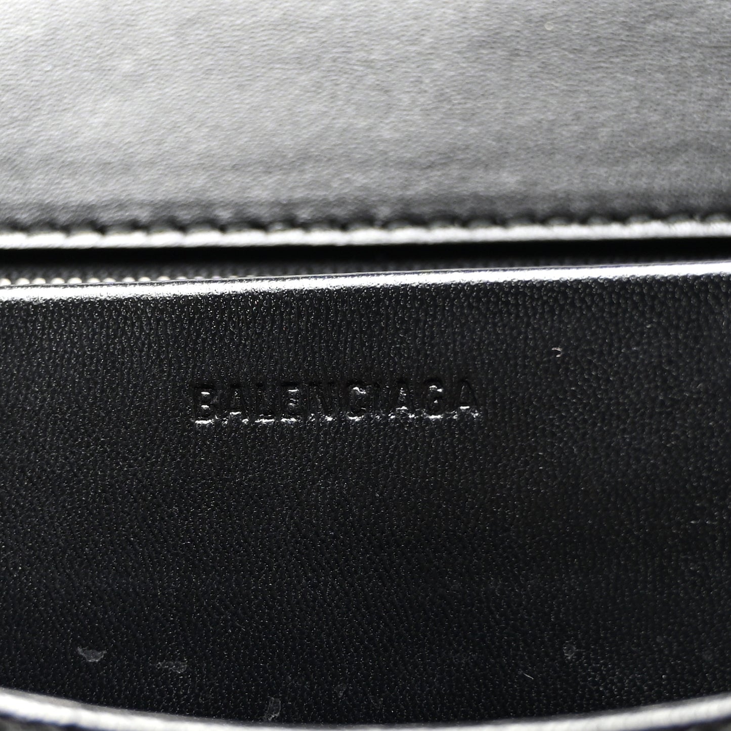 Shiny Goatskin Logo Embossed Monochrome M BB Round Shoulder Bag Black