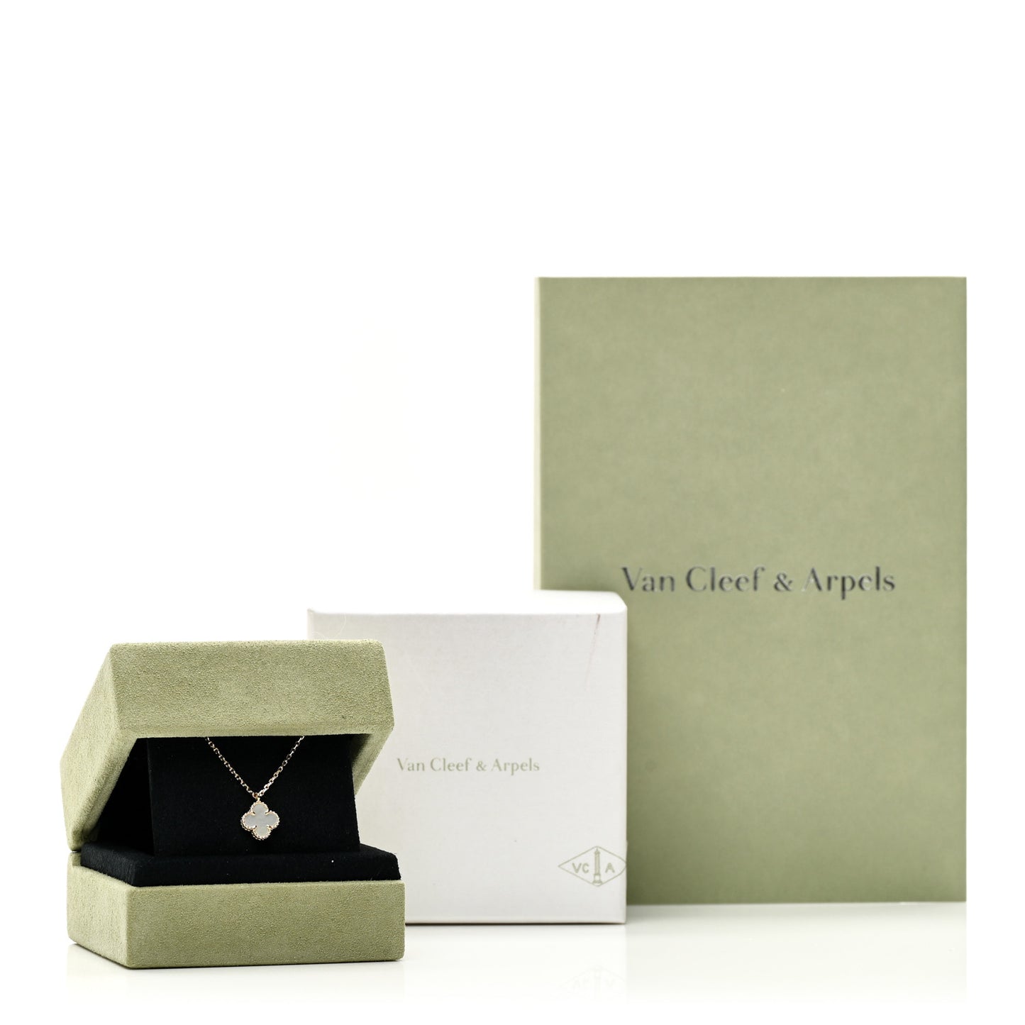 18K Yellow Gold Mother of Pearl Sweet Alhambra Pendant Necklace