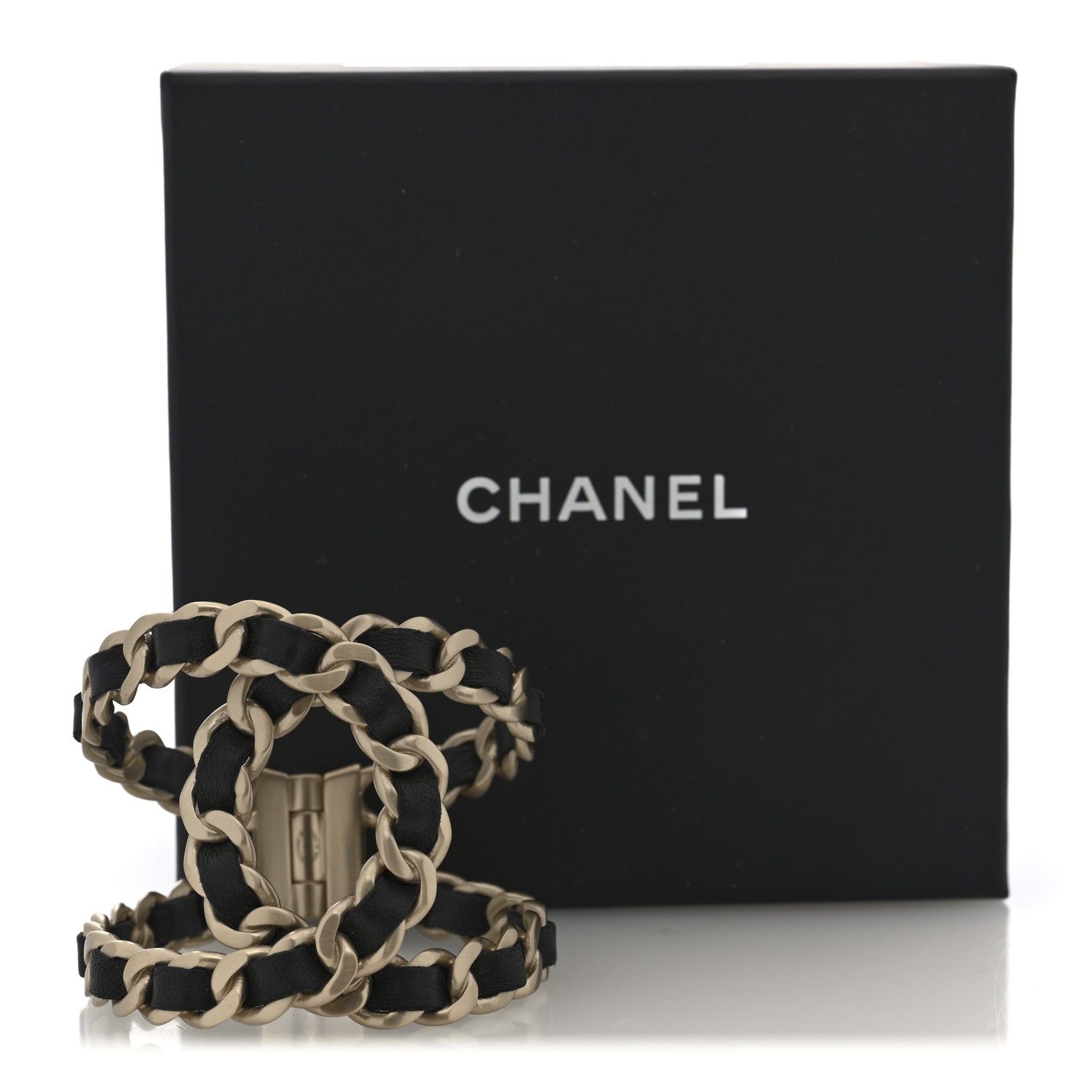 CHANEL バングル 黒 ダブルCロゴ チェーンデザイン Chanel Lambskin Chain CC Cuff Black Gold 1771297 – FASHIONPHILE