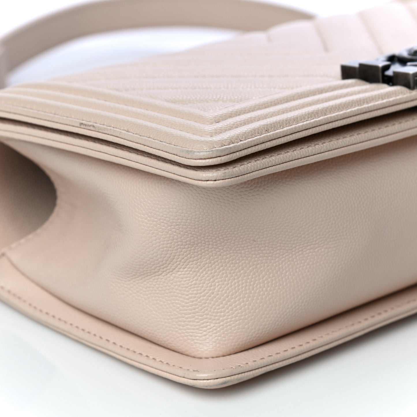 Caviar Chevron Quilted Medium Boy Flap Light Beige