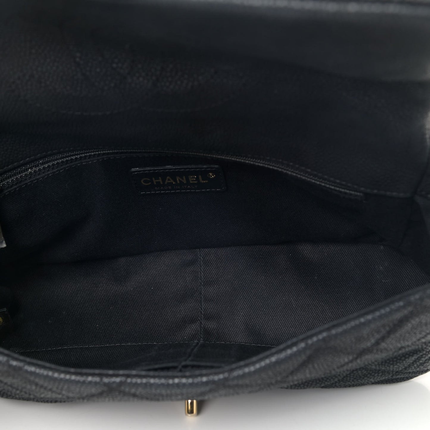 Iridescent Caviar Quilted Medium Chic Quilt Flap Black