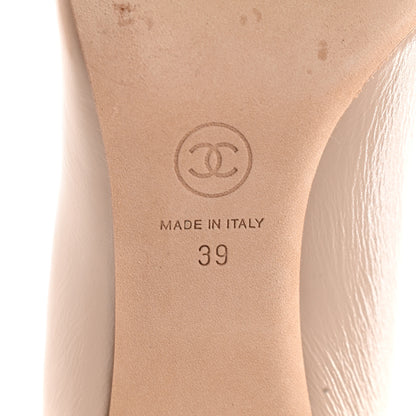 Chanel Shiny Calfskin Grosgrain Cap Toe CC Pearl Pumps 39 Beige Black 7 of 9