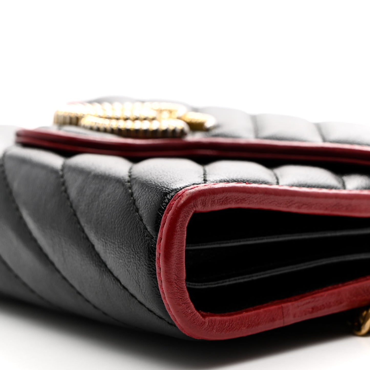 Vintage Effect Calfskin Matelasse Diagonal Torchon GG Marmont Chain Wallet Black Romantic Cherry