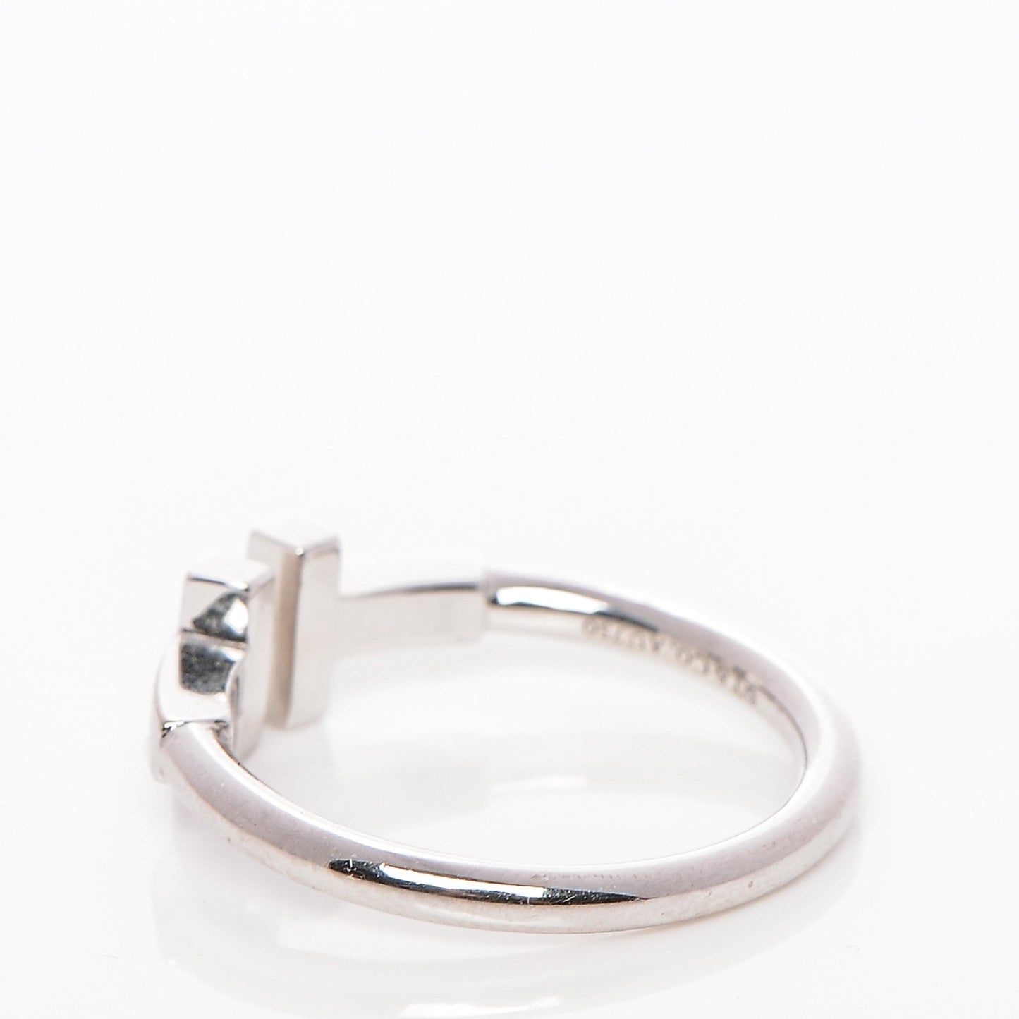 18K White Gold T Wire Ring 5.5