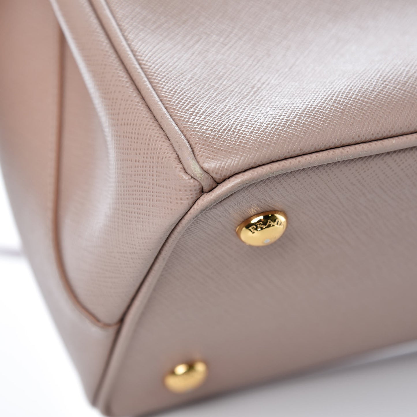 Saffiano Lux Medium Tote Cammeo
