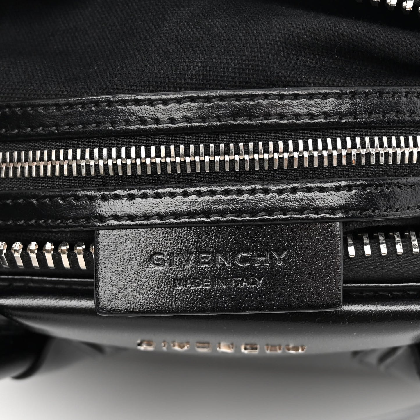 Shiny Lord Calfskin Medium Antigona Black