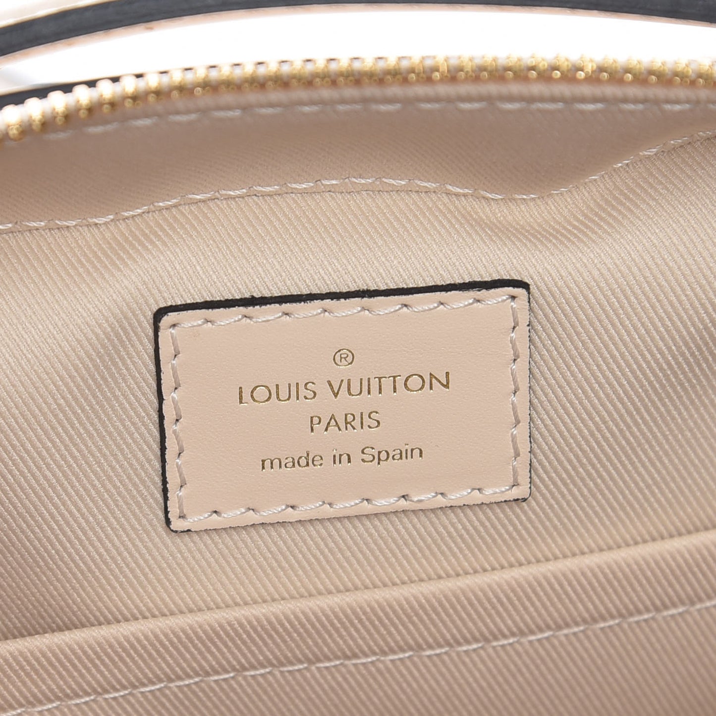 Monogram Saintonge Creme