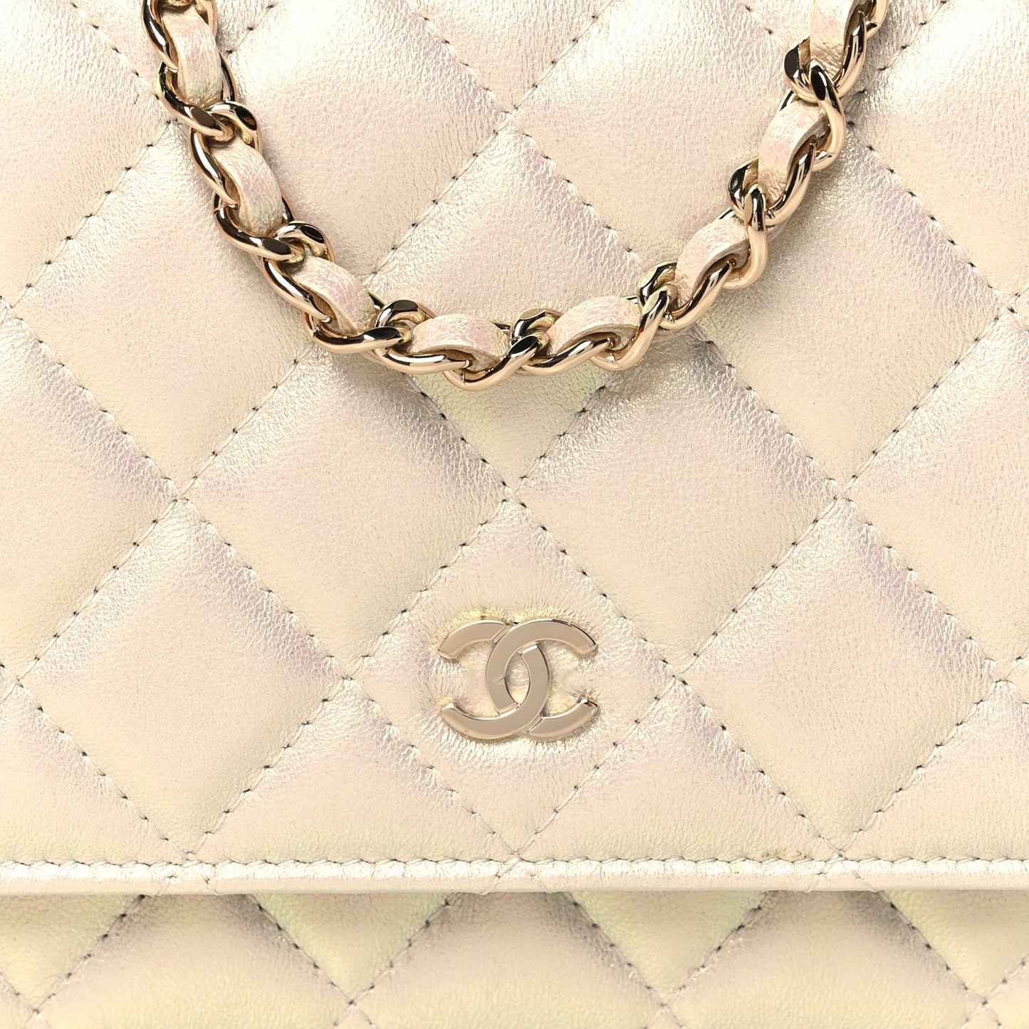 Iridescent Lambskin Quilted Wallet On Chain WOC Ivory
