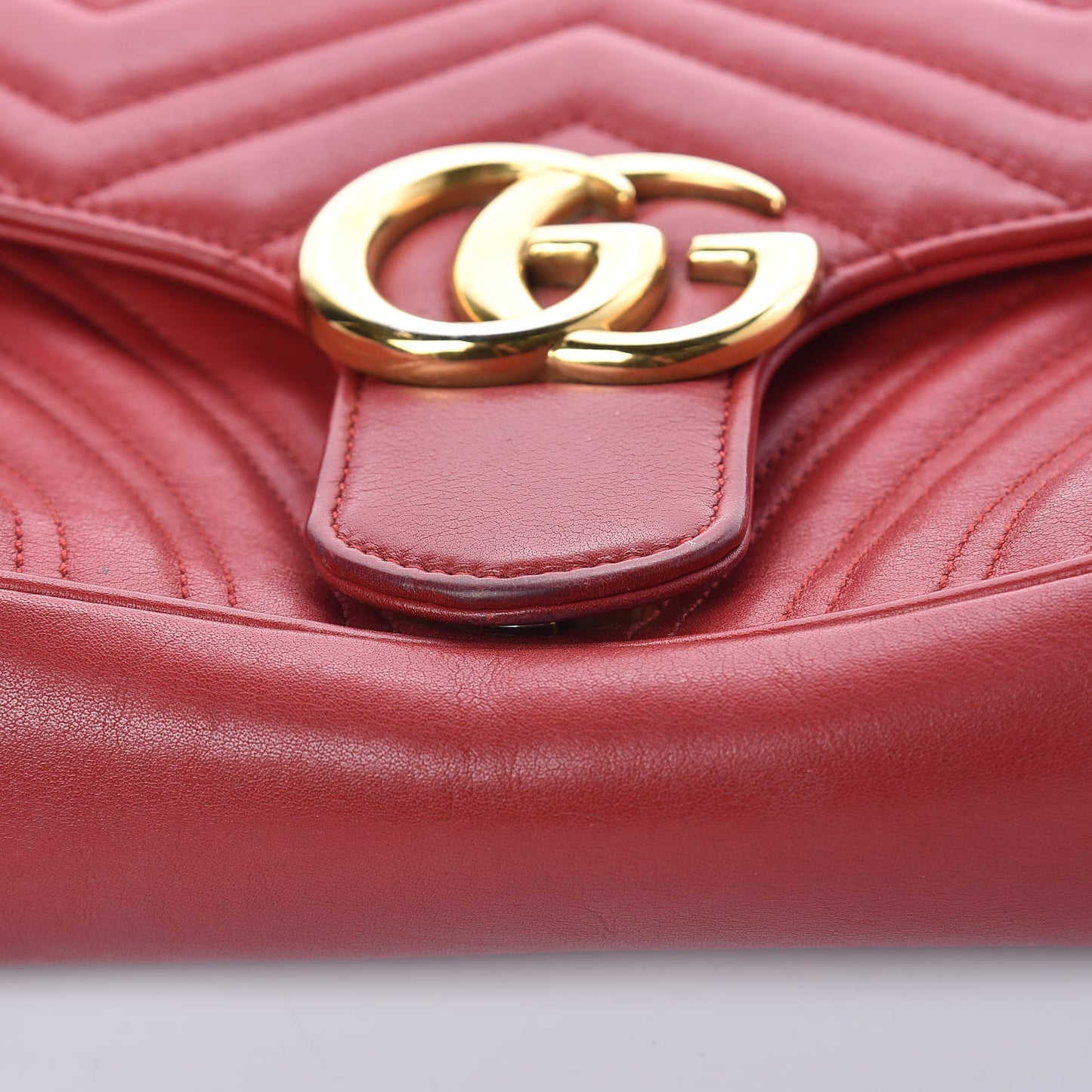 Calfskin Matelasse Small GG Marmont Shoulder Bag Hibiscus Red