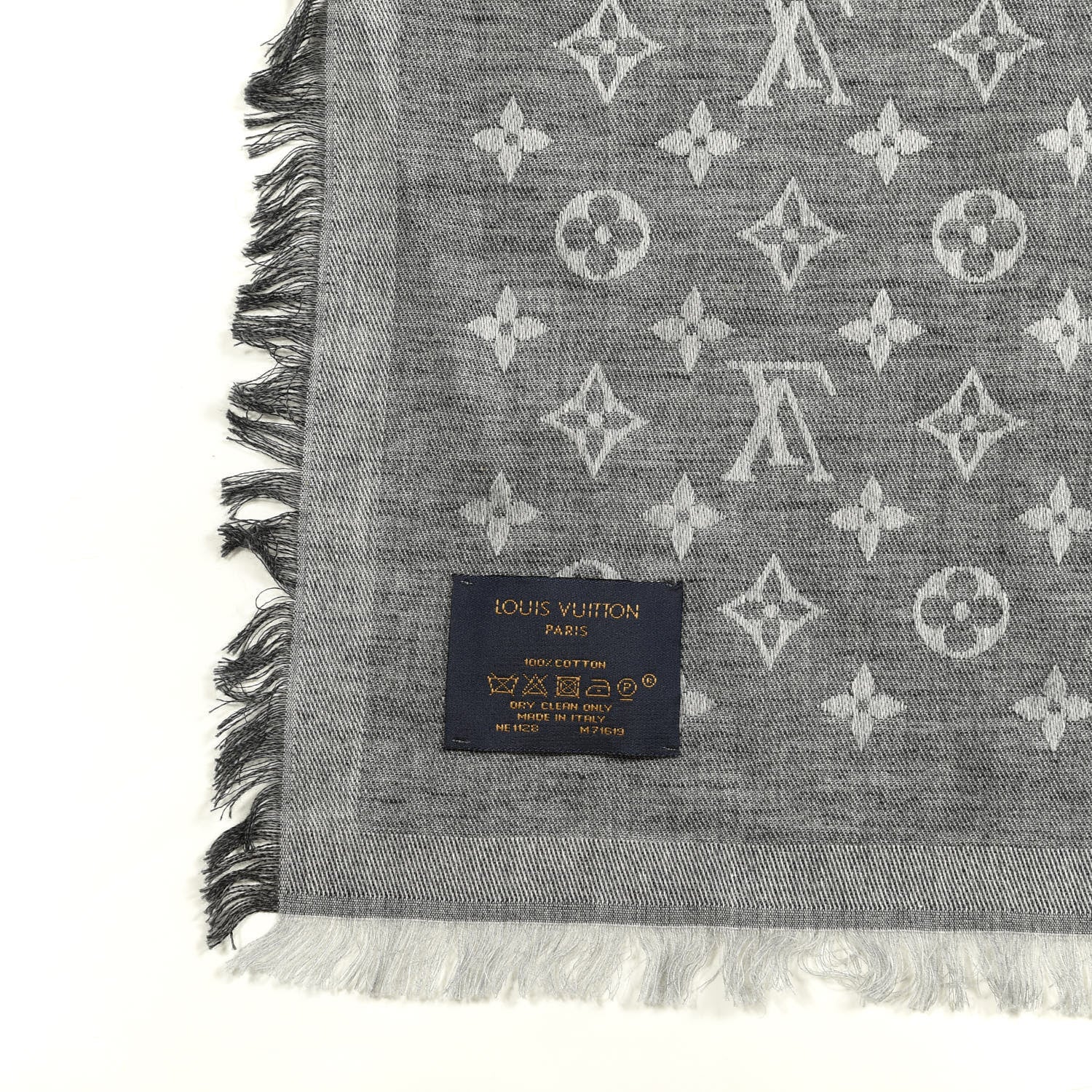 Louis Vuitton Cotton Monogram Essential Stole Gris 3 of 3