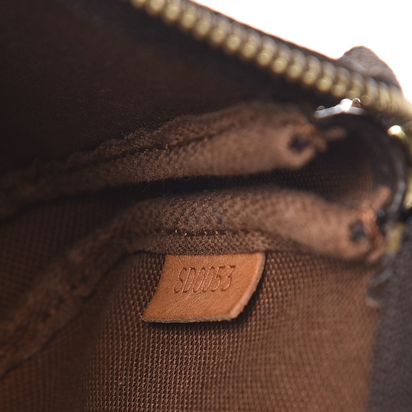 Monogram Petit Bucket 23