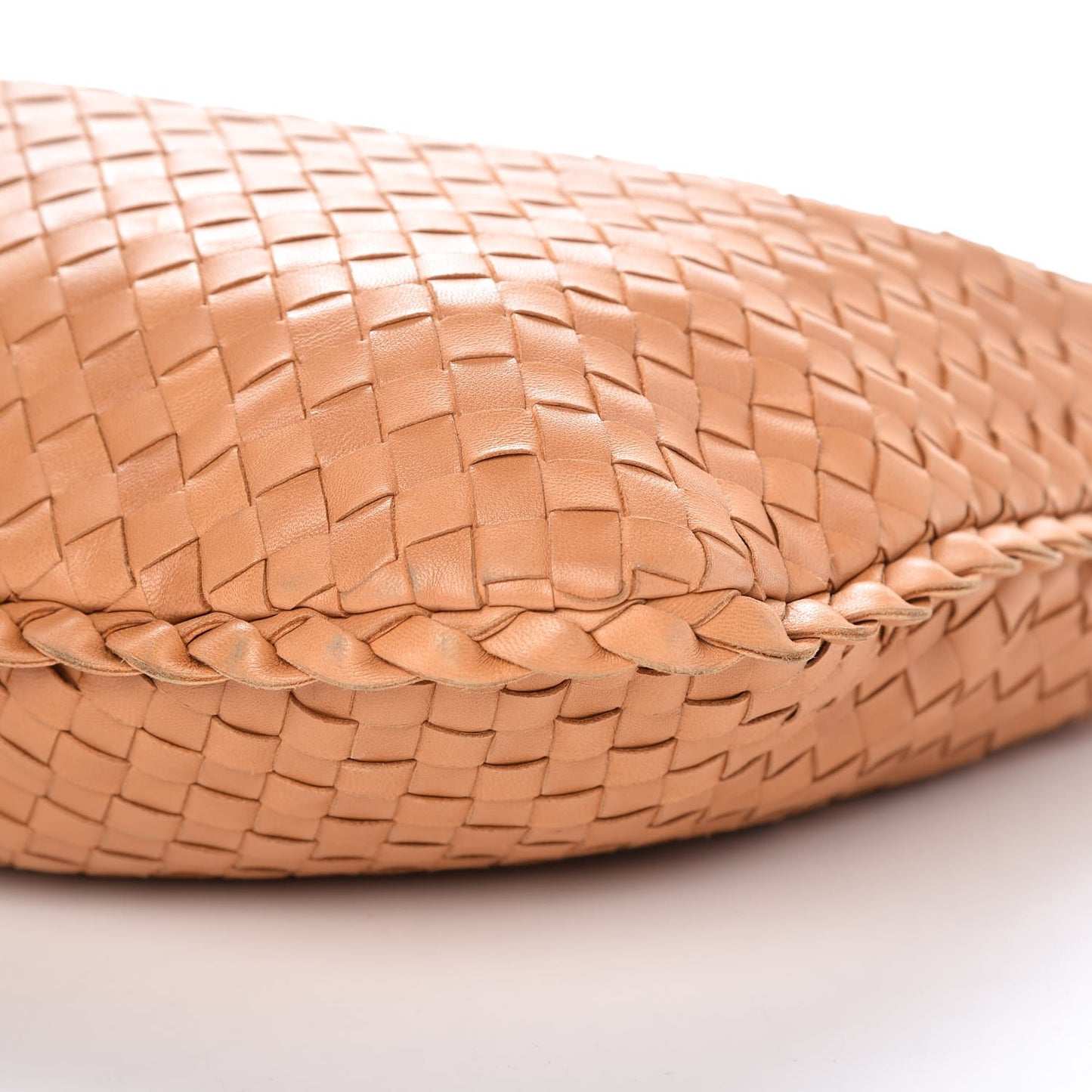 Nappa Intrecciato Medium Veneta Hobo Cannella