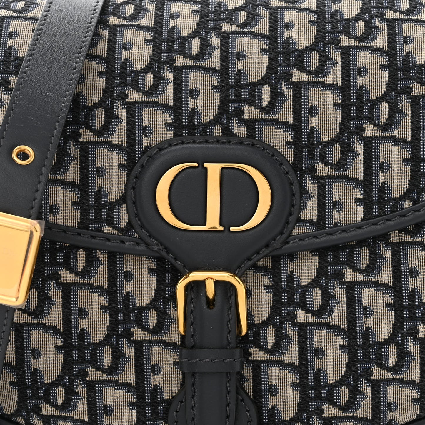 Oblique Medium Bobby Flap Blue