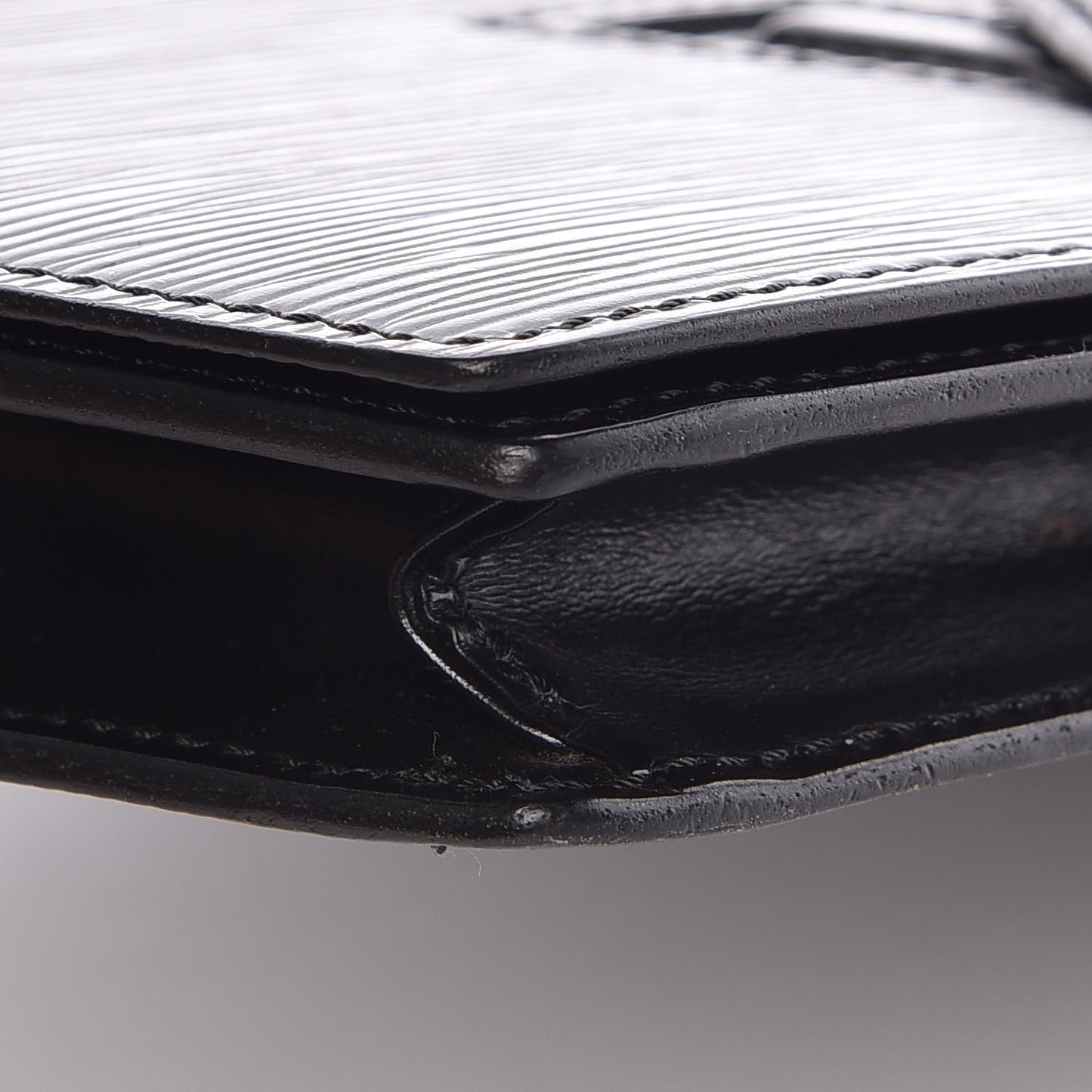 Epi Pochette Trapeze Black