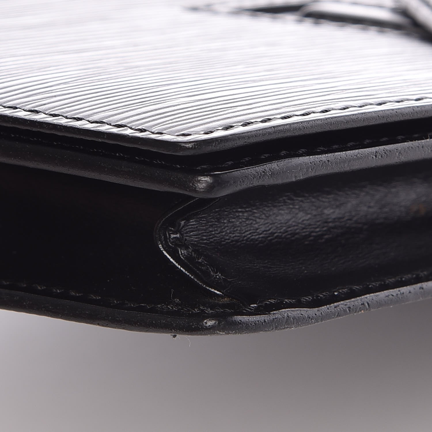Louis Vuitton Epi Pochette Trapeze Black 11 of 14