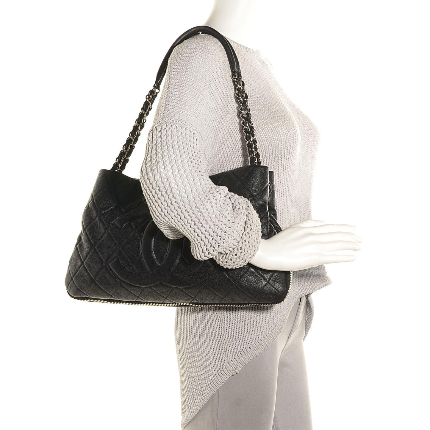 Caviar Quilted Expandable Zip Shoulder Bag Black