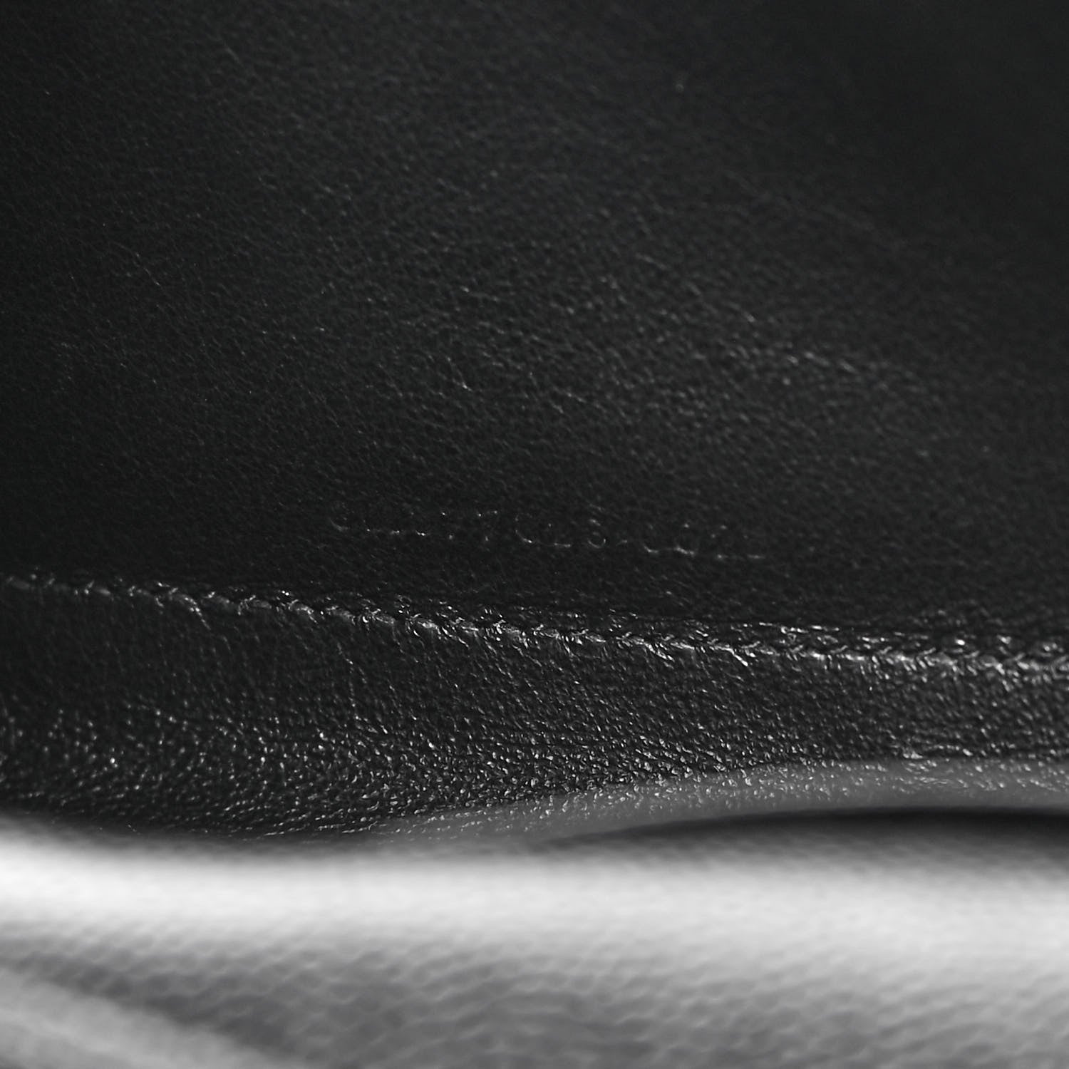 Saint Laurent Grain De Poudre Matelasse Chevron Monogram Chain Wallet Black 7 of 12