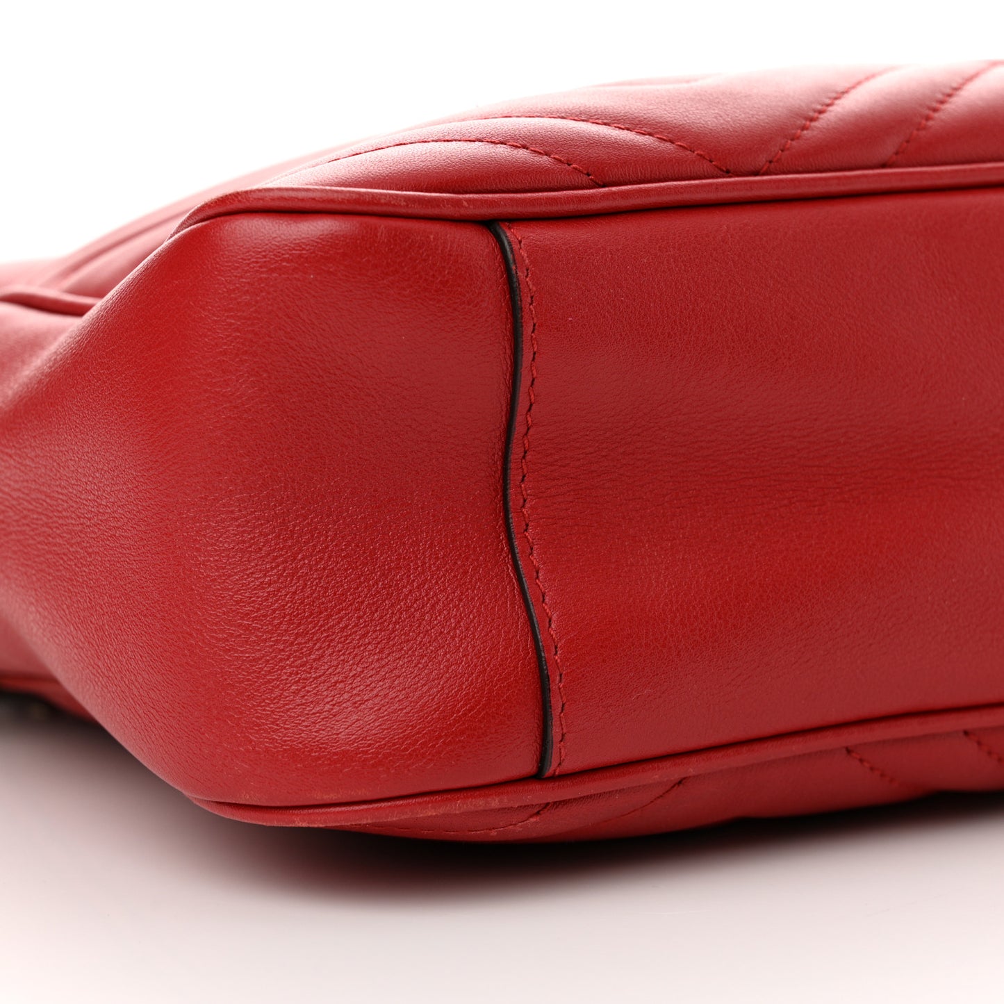 Calfskin Matelasse Medium GG Marmont Chain Shoulder Bag Hibiscus Red