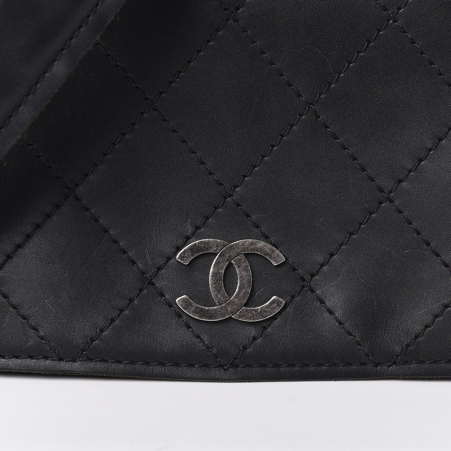 Calfskin Stitched Small Highlander Messenger Black
